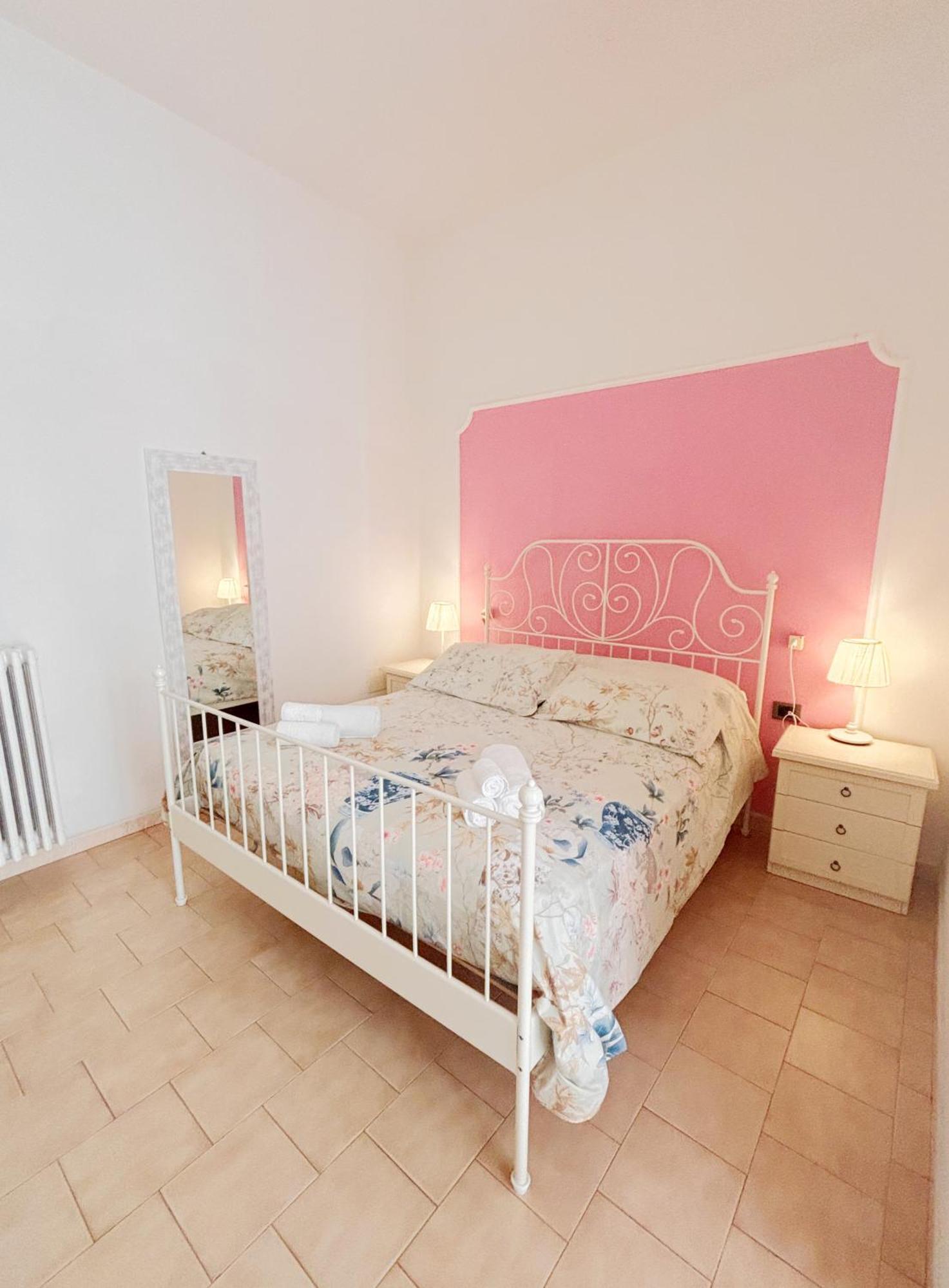 Bed and Breakfast A Casa Di Mario E Nene Виареджо Экстерьер фото