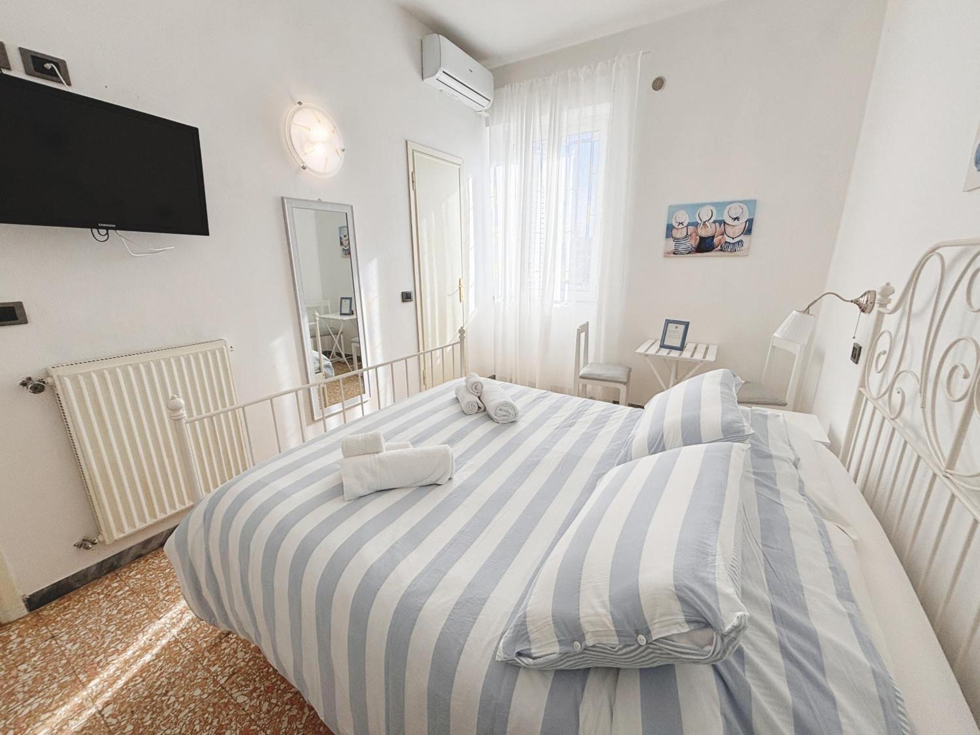 Bed and Breakfast A Casa Di Mario E Nene Виареджо Экстерьер фото