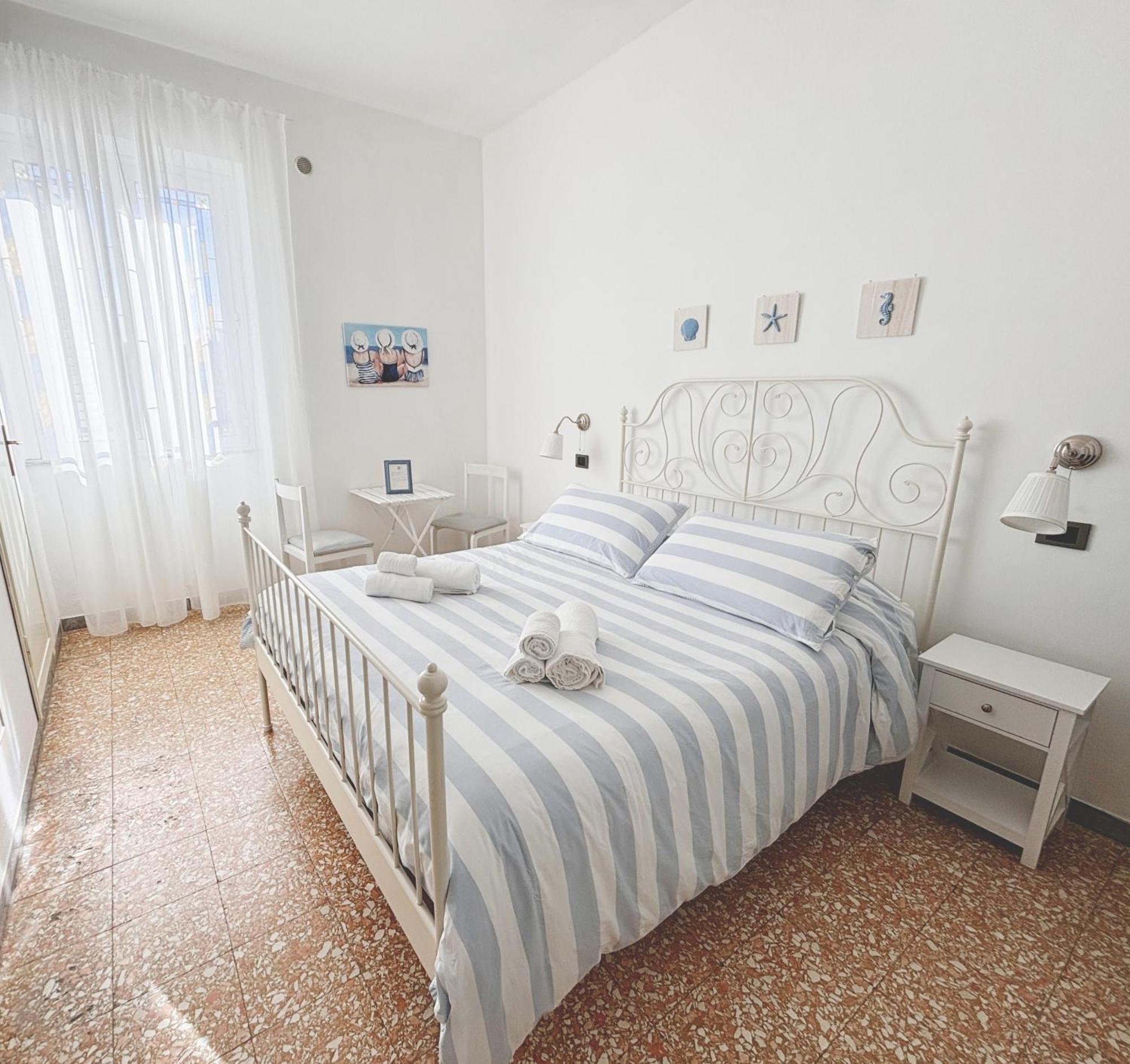 Bed and Breakfast A Casa Di Mario E Nene Виареджо Экстерьер фото