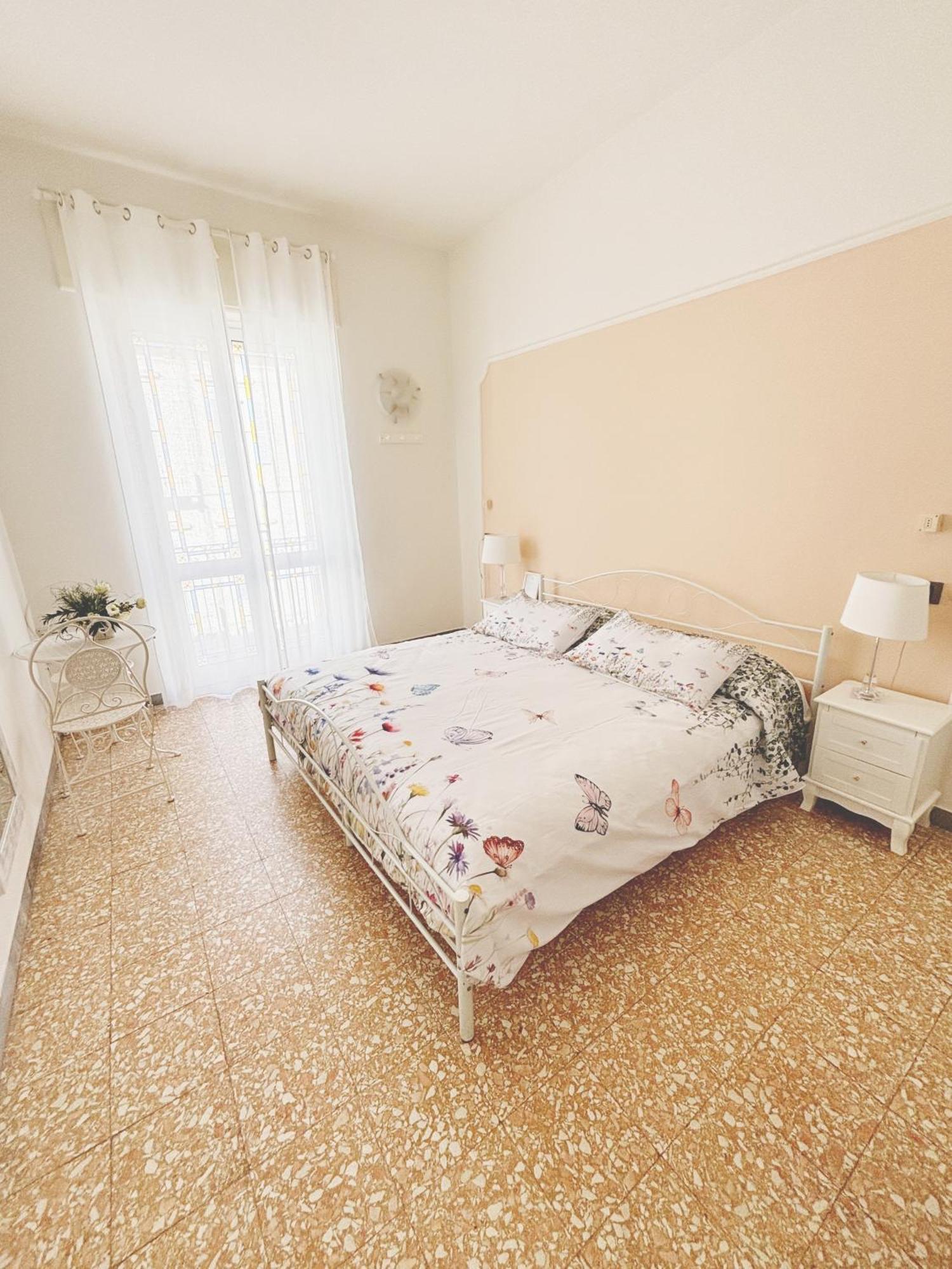 Bed and Breakfast A Casa Di Mario E Nene Виареджо Экстерьер фото